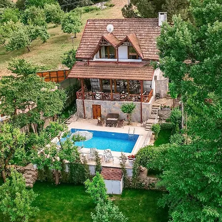 Villa Havuzlu Mustakil Luex Doga 150 Mt2 *